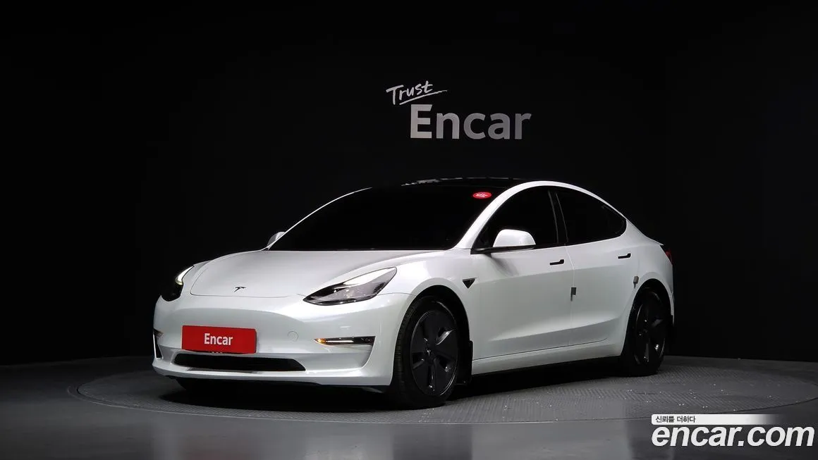 Tesla Model 3 — фото 1