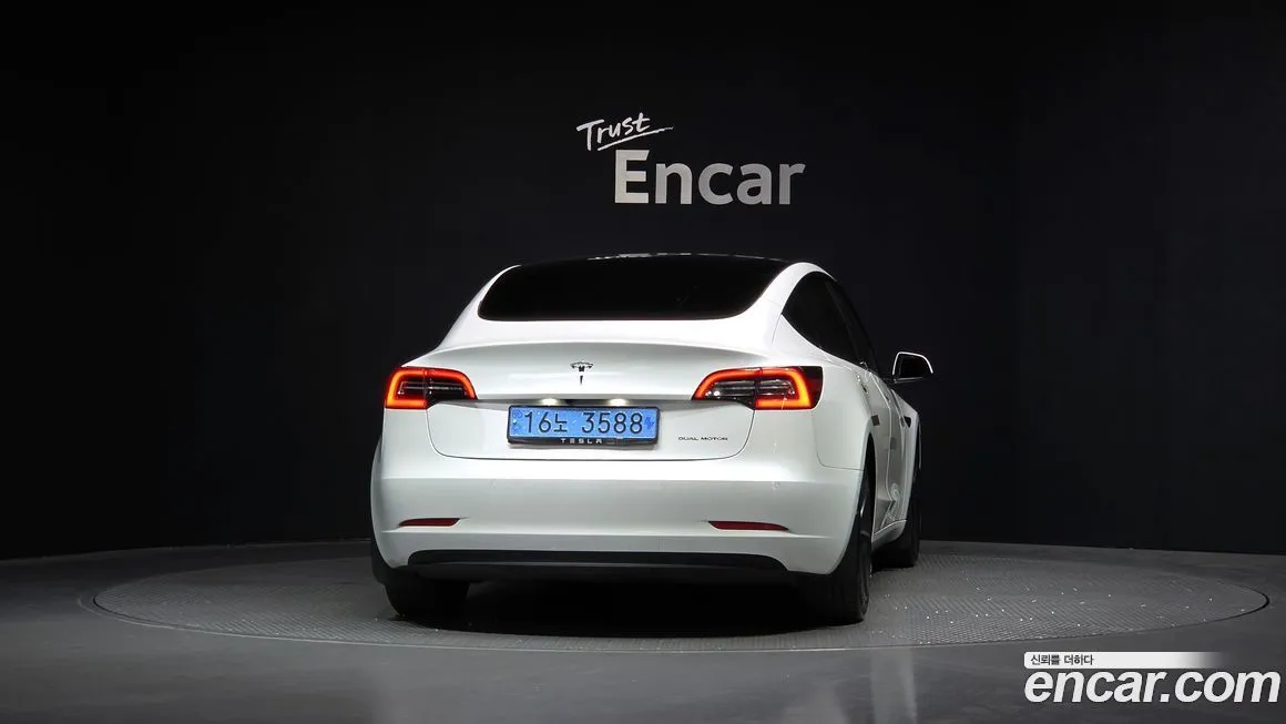 Tesla Model 3 — фото 4