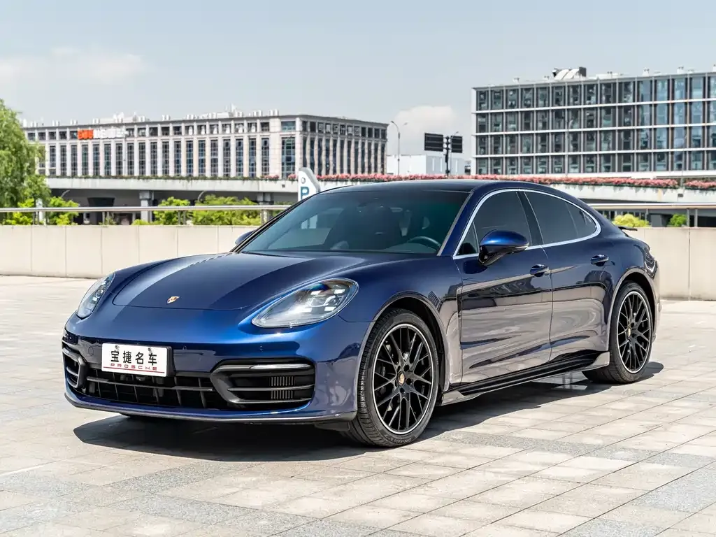 Porsche Panamera — фото 1
