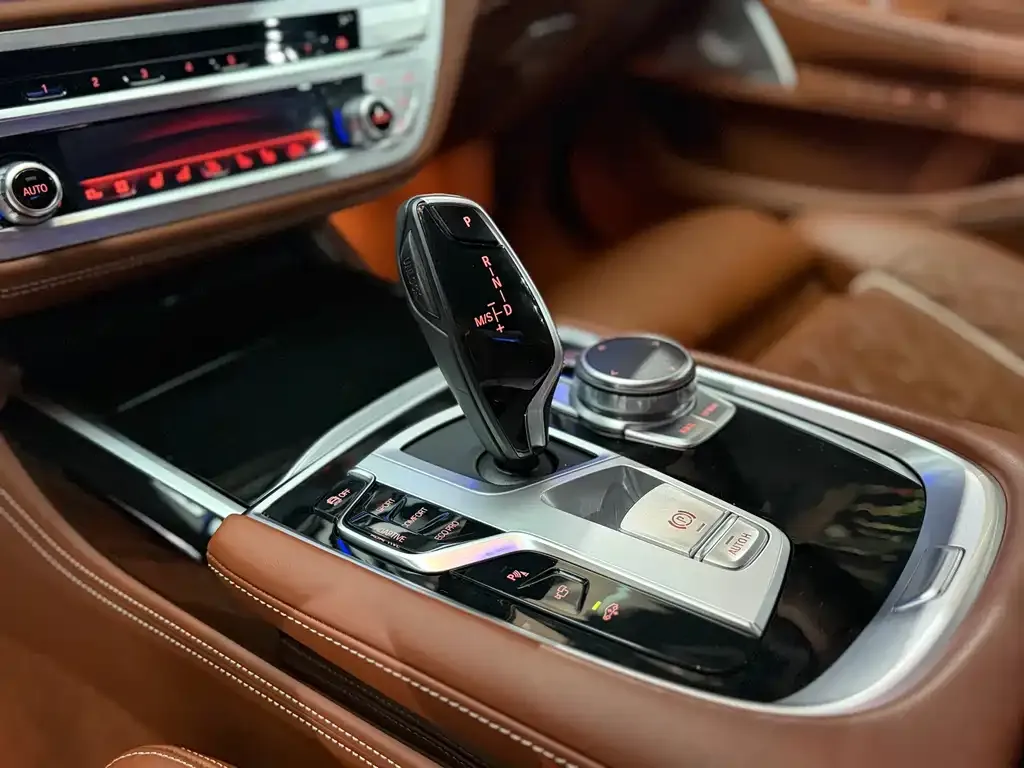 BMW 7 Series — фото 5