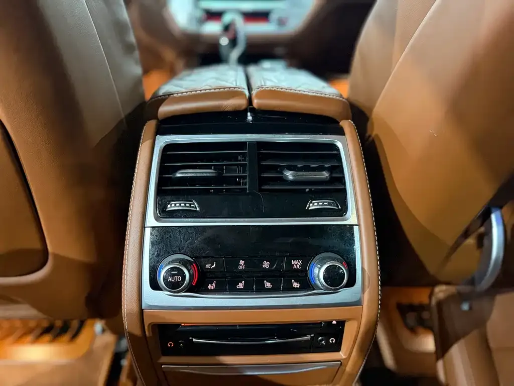 BMW 7 Series — фото 3