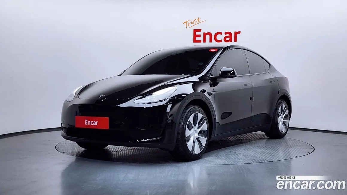 Tesla Model Y — фото 1