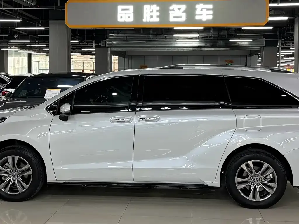 Toyota Sienna — фото 4