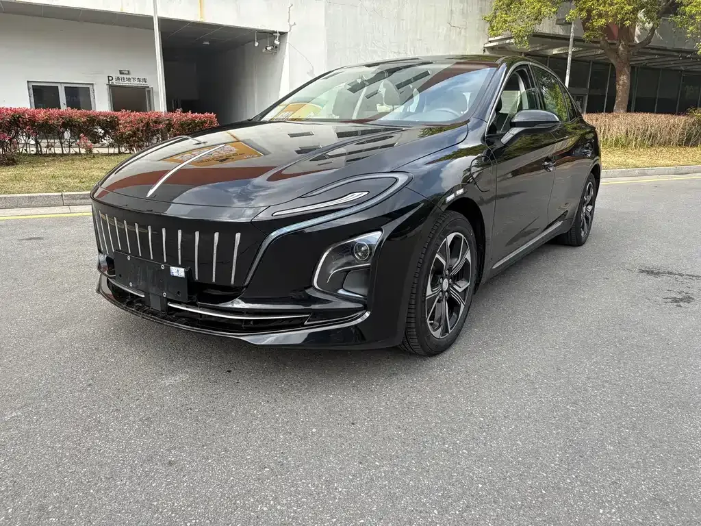 Hongqi E-QM5 — фото 1