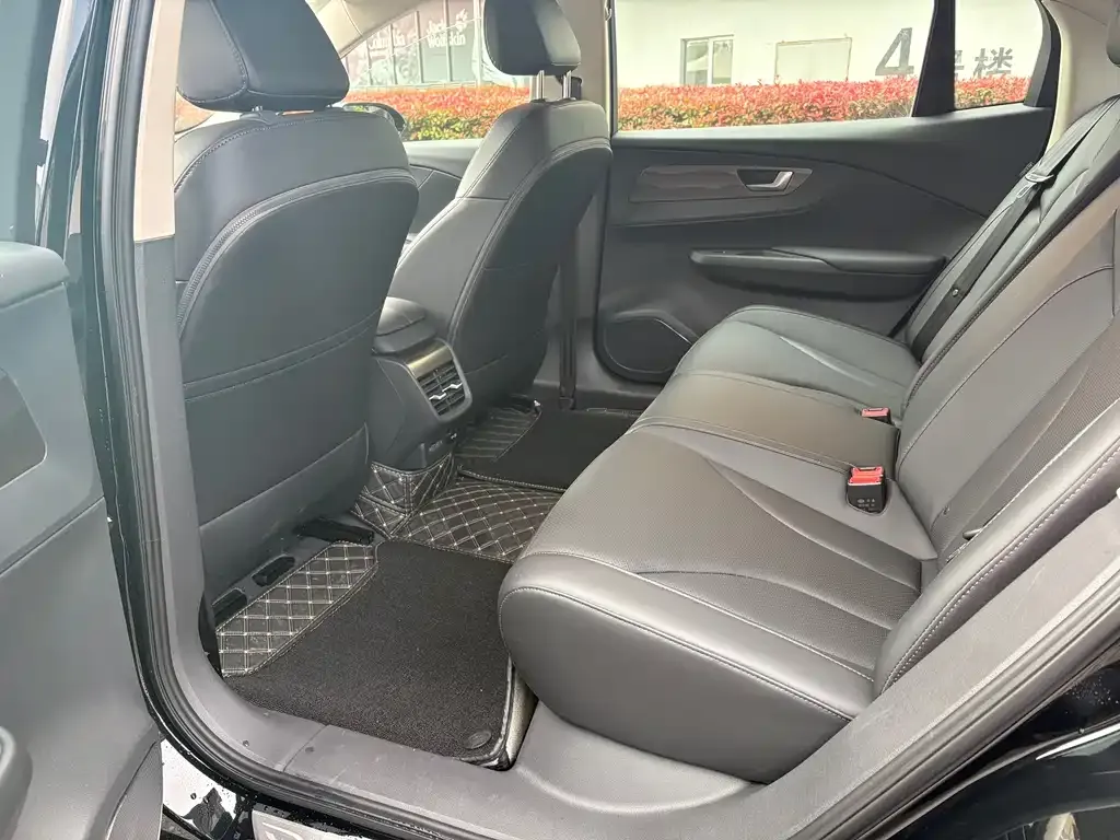 Hongqi E-QM5 — фото 3