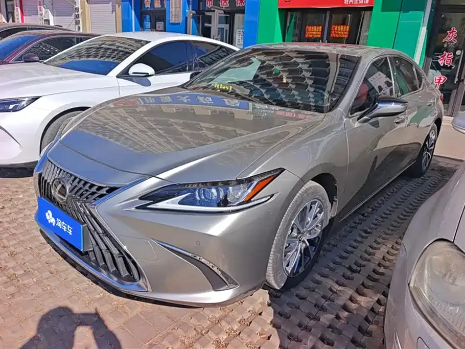 Lexus ES — фото 1