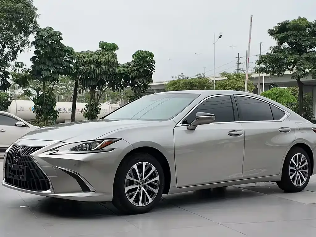 Lexus ES — фото 1