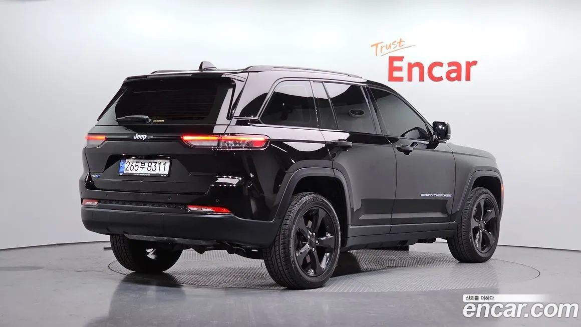Jeep Cherokee — фото 7