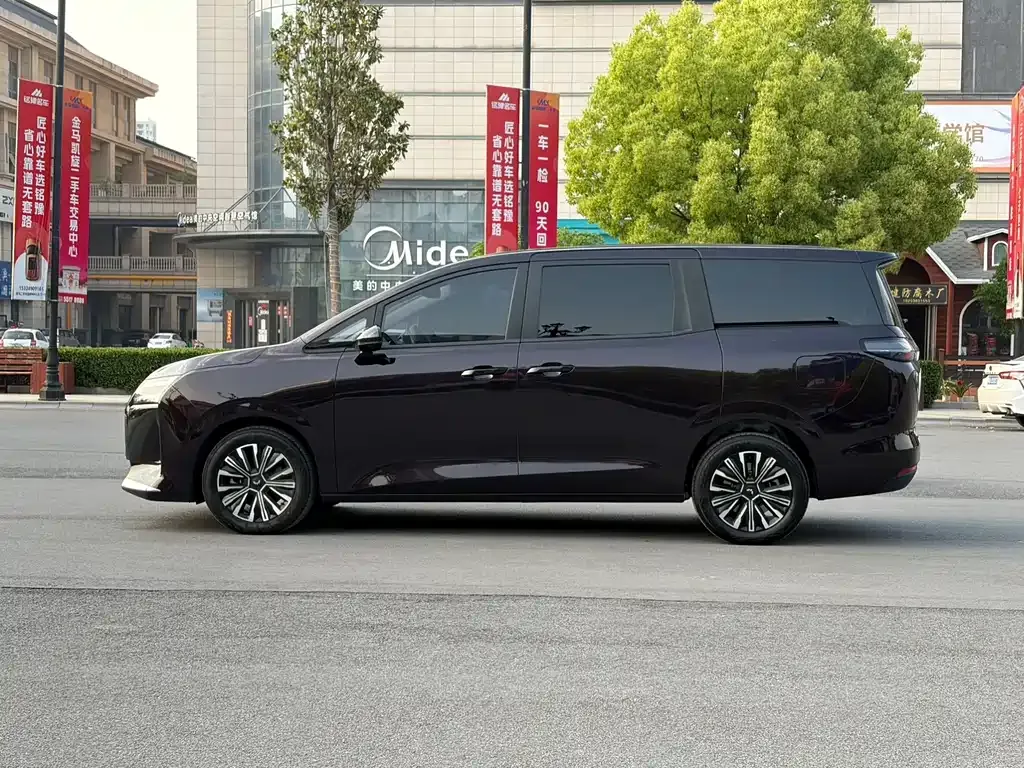 Wuling Starlight 730 New Energy — фото 8