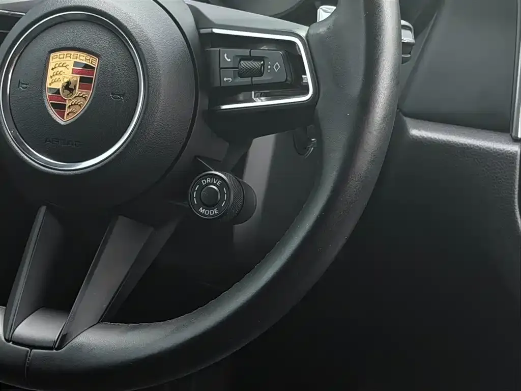 Porsche Macan — фото 3