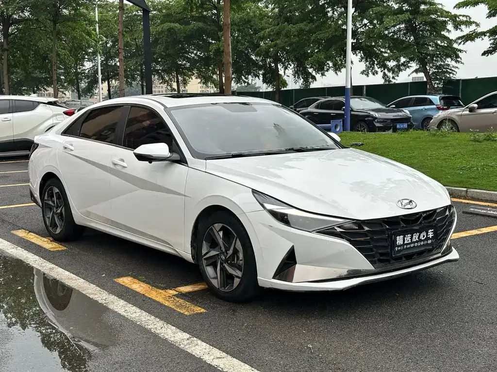 Hyundai Elantra — фото 8