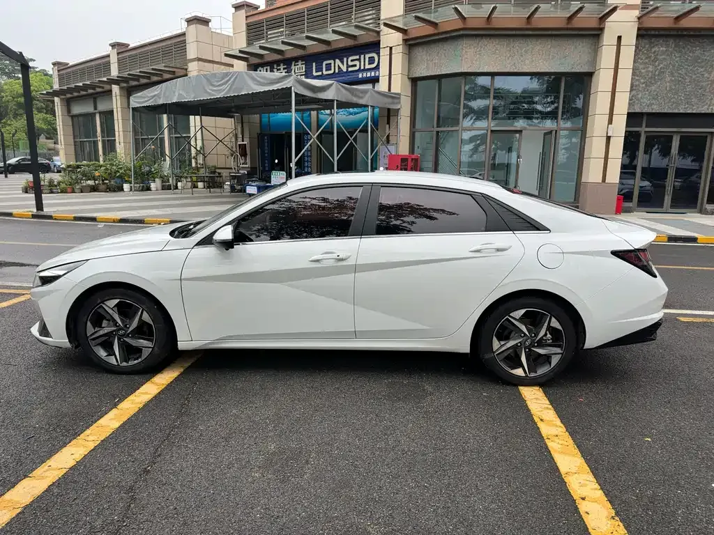 Hyundai Elantra — фото 9