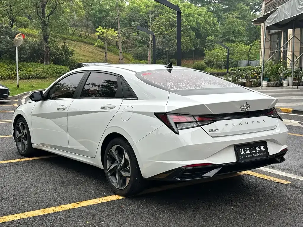 Hyundai Elantra — фото 6