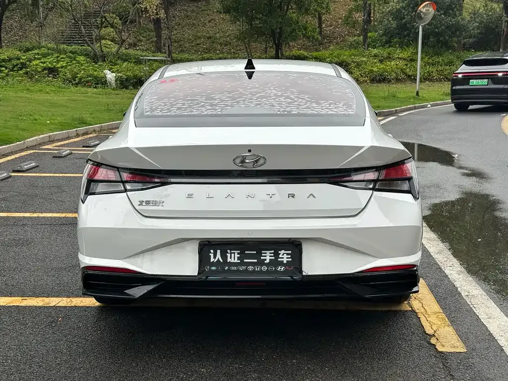 Hyundai Elantra — фото 10