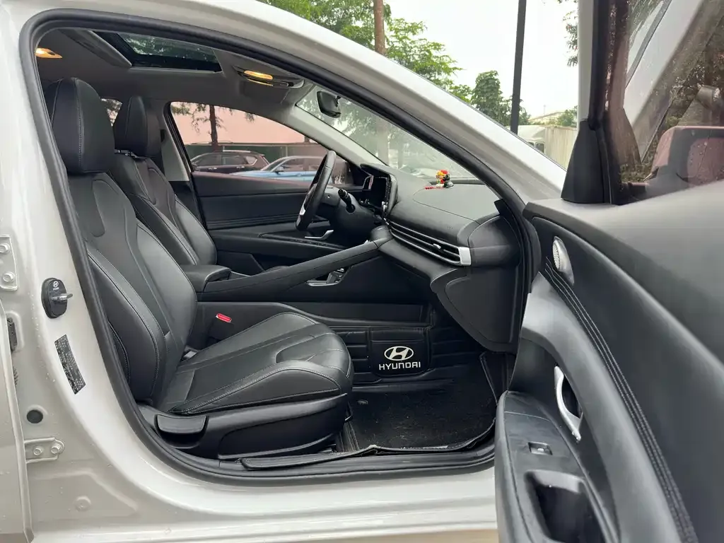 Hyundai Elantra — фото 3