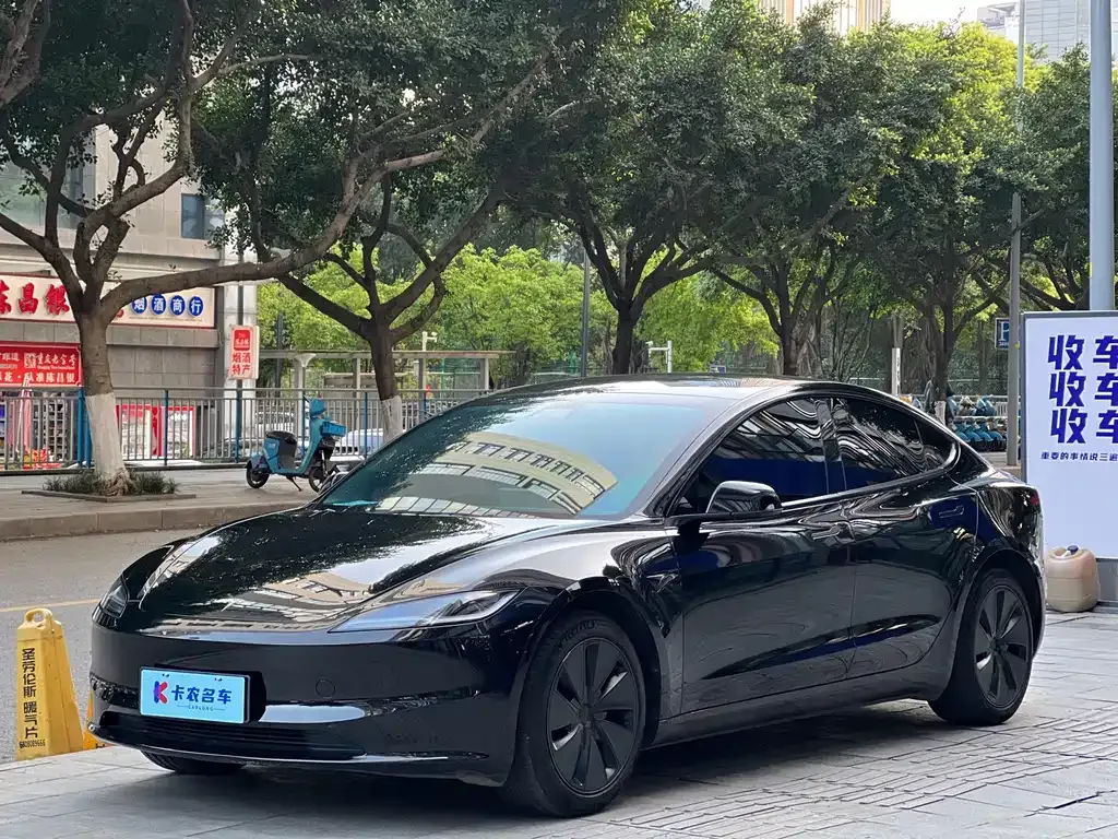 Tesla Model 3 — фото 1