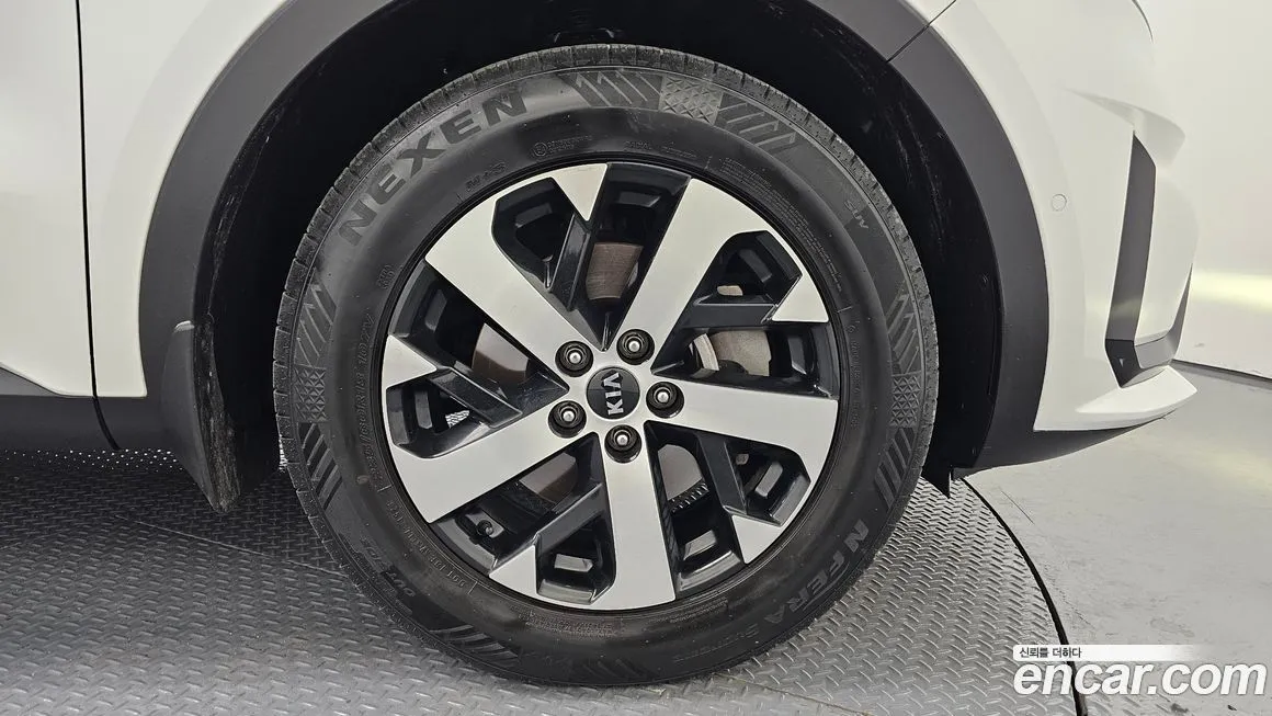 Kia Sorento — фото 7