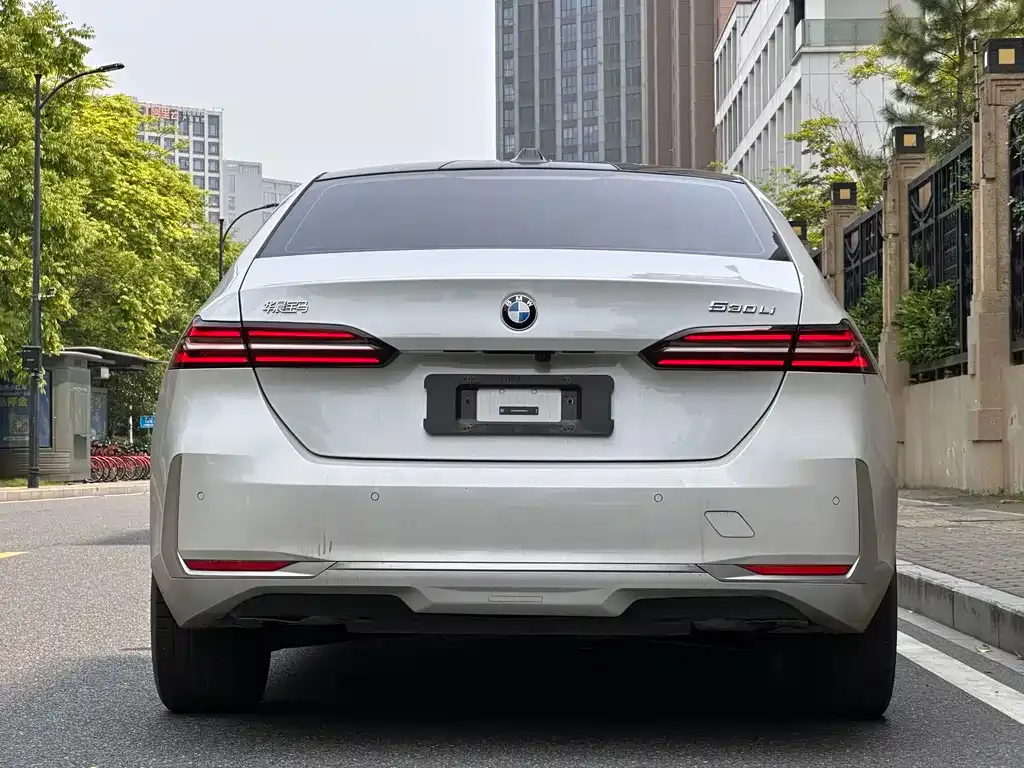 BMW 5 Series — фото 2