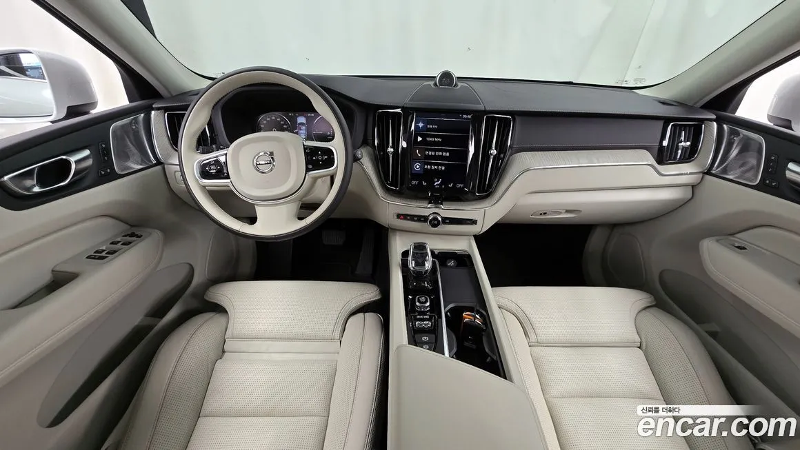 Volvo XC60 — фото 7