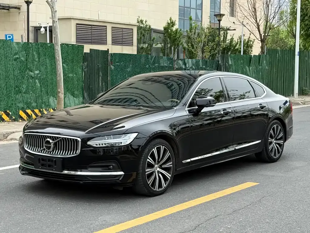 Volvo S90 — фото 1