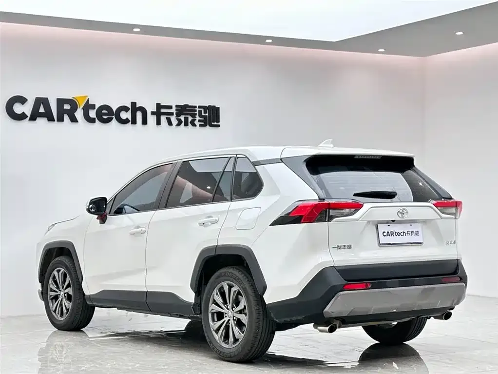 Toyota RAV4 — фото 9