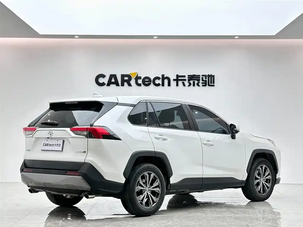 Toyota RAV4 — фото 6