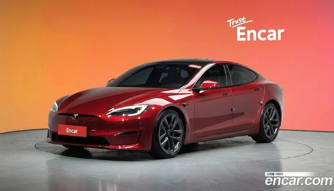 Tesla Model S — фото 1
