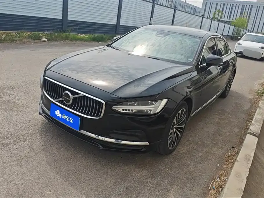 Volvo S90 — фото 1