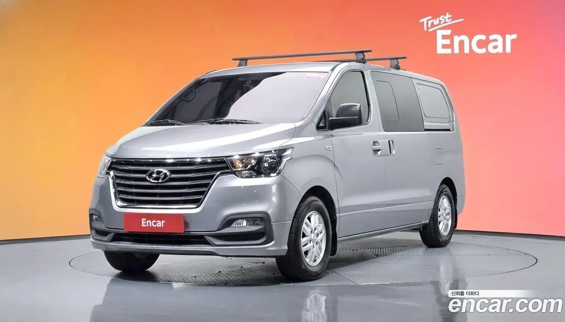 Hyundai Starex — фото 1