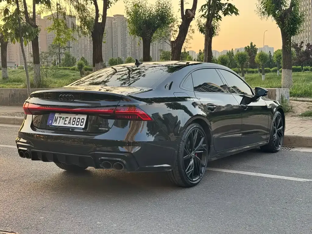 Audi A7L — фото 6
