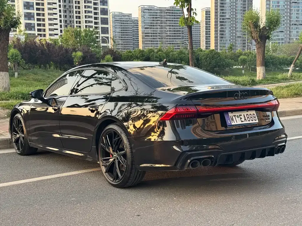 Audi A7L — фото 8