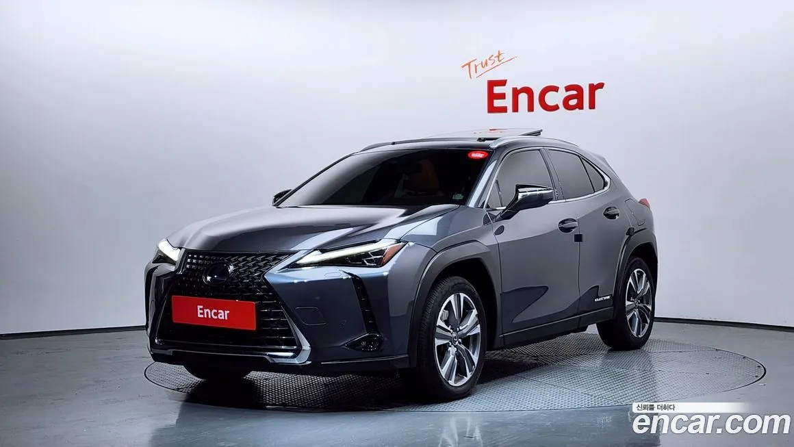 Lexus UX — фото 1