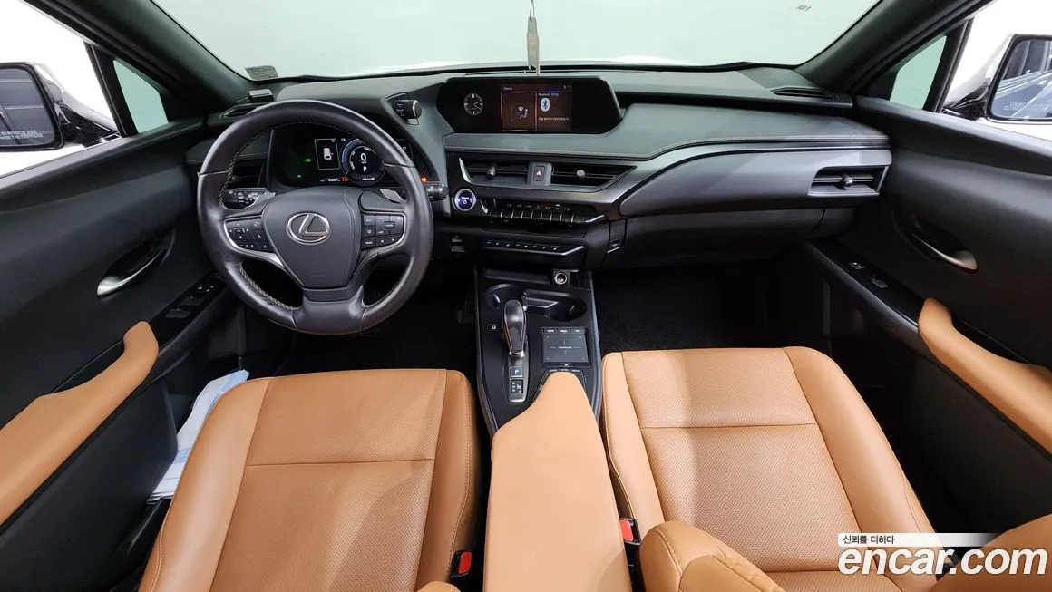 Lexus UX — фото 2