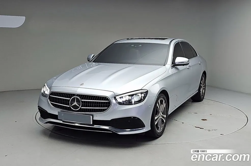Mercedes-Benz E-Class — фото 1