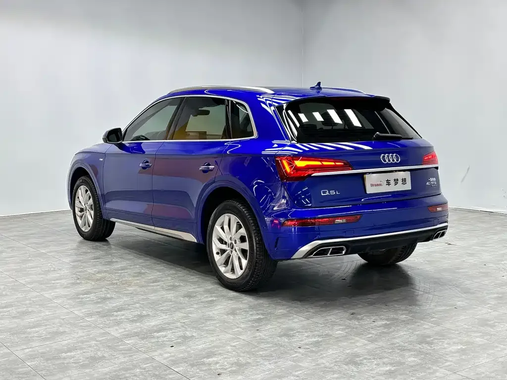 Audi Q5L — фото 8