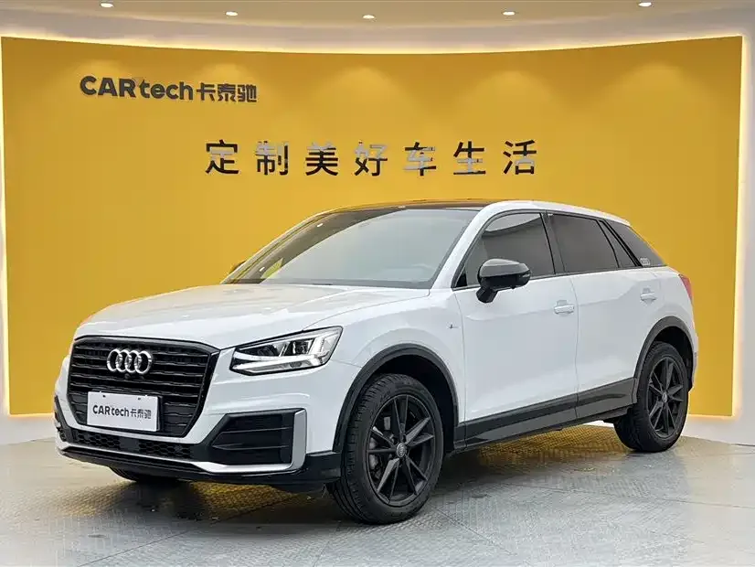 Audi Q2L — фото 1