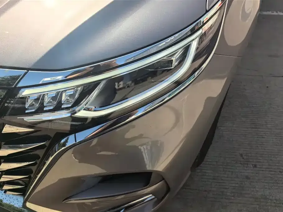 Roewe iMAX8 New Energy — фото 3