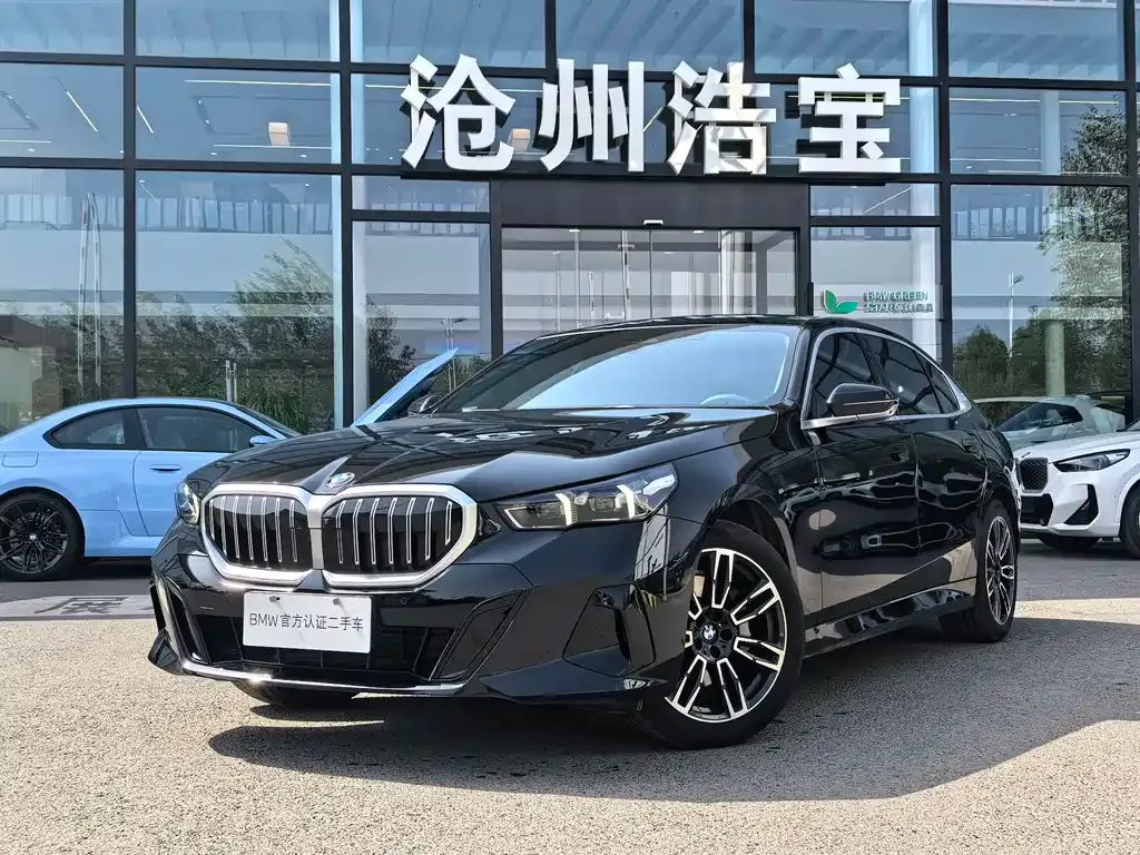 BMW 5 Series — фото 1