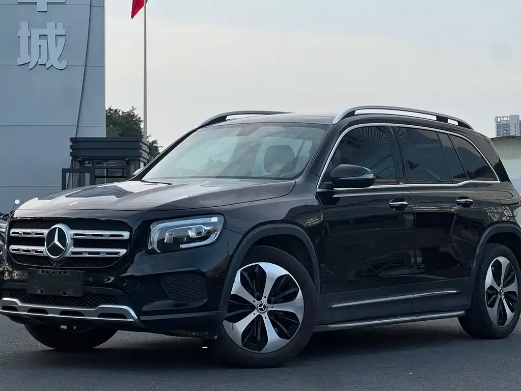 Mercedes-Benz GLB — фото 1