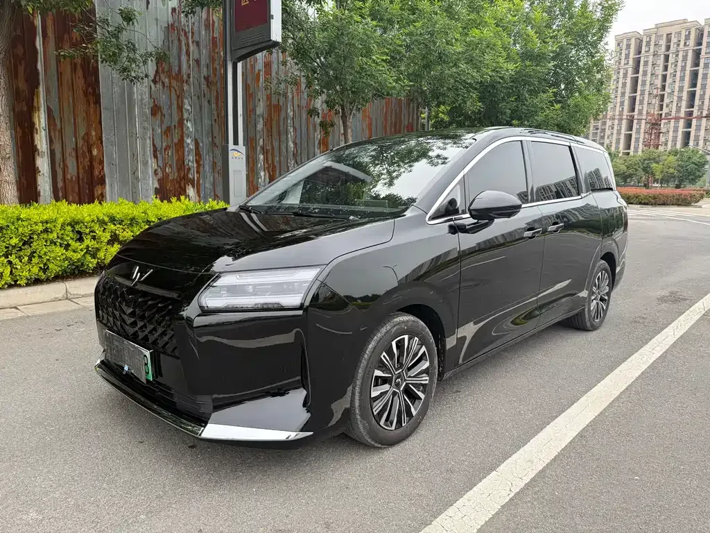 Wuling Starlight 730 New Energy — фото 1