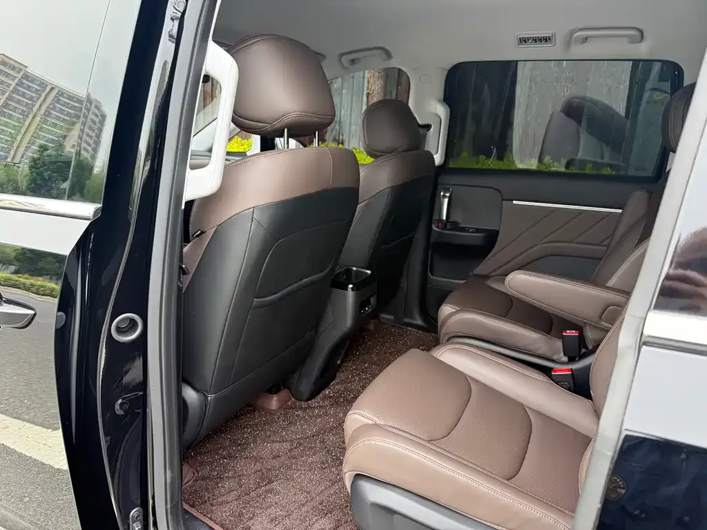 Wuling Starlight 730 New Energy — фото 3