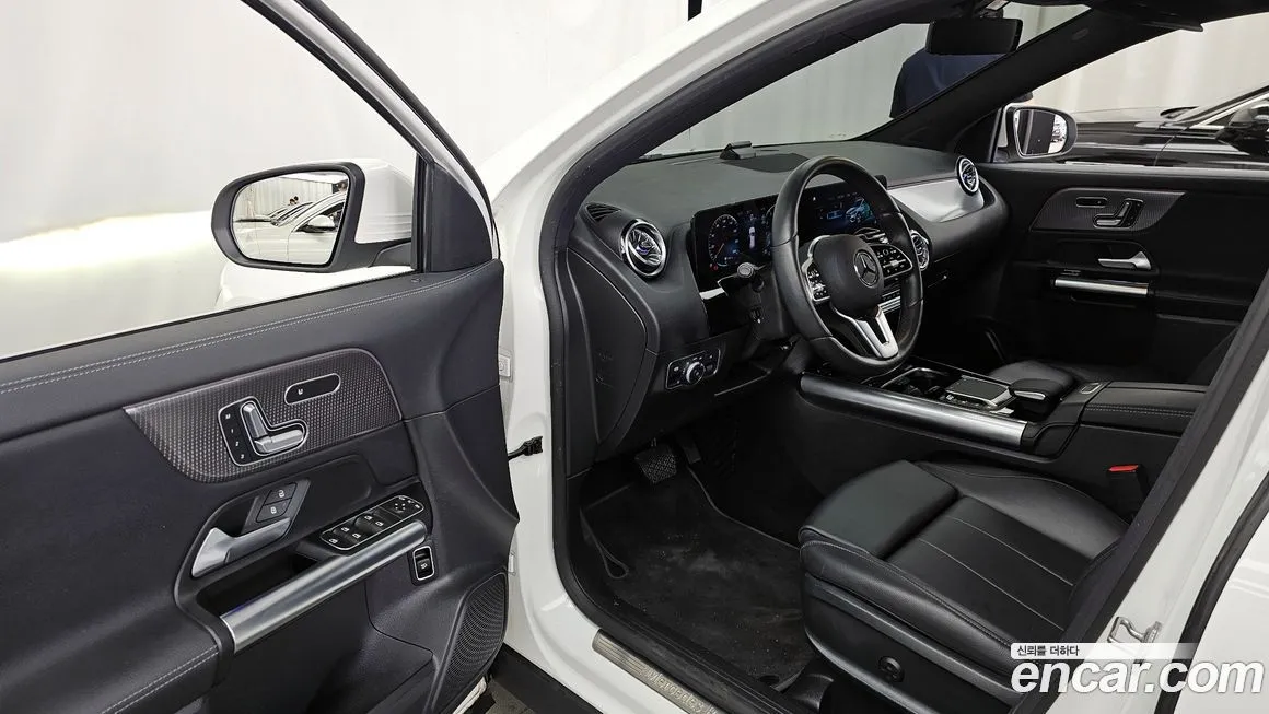 Mercedes-Benz GLA-Class — фото 8