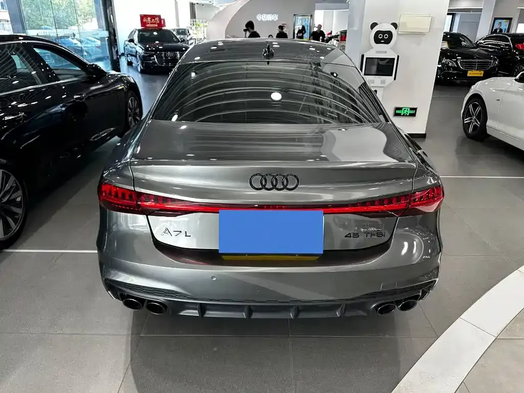 Audi A7L — фото 9