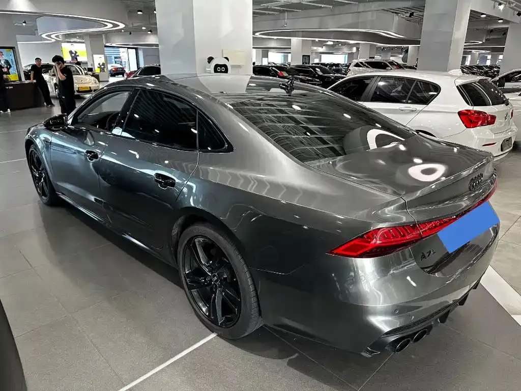 Audi A7L — фото 6