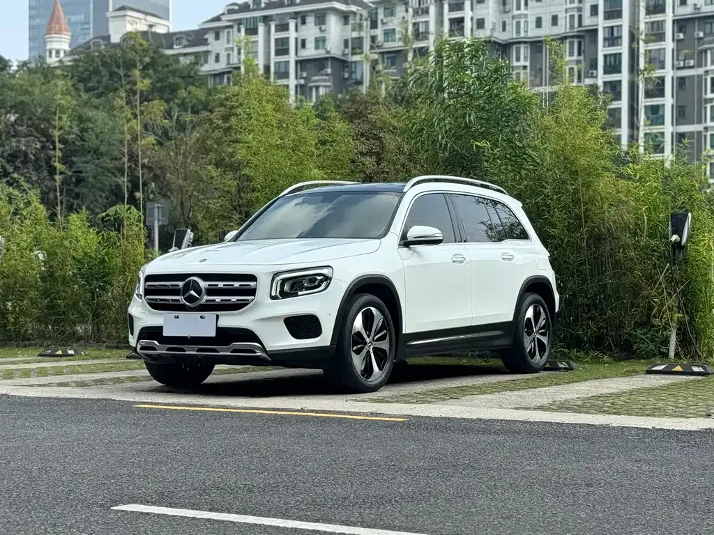 Mercedes-Benz GLB — фото 1