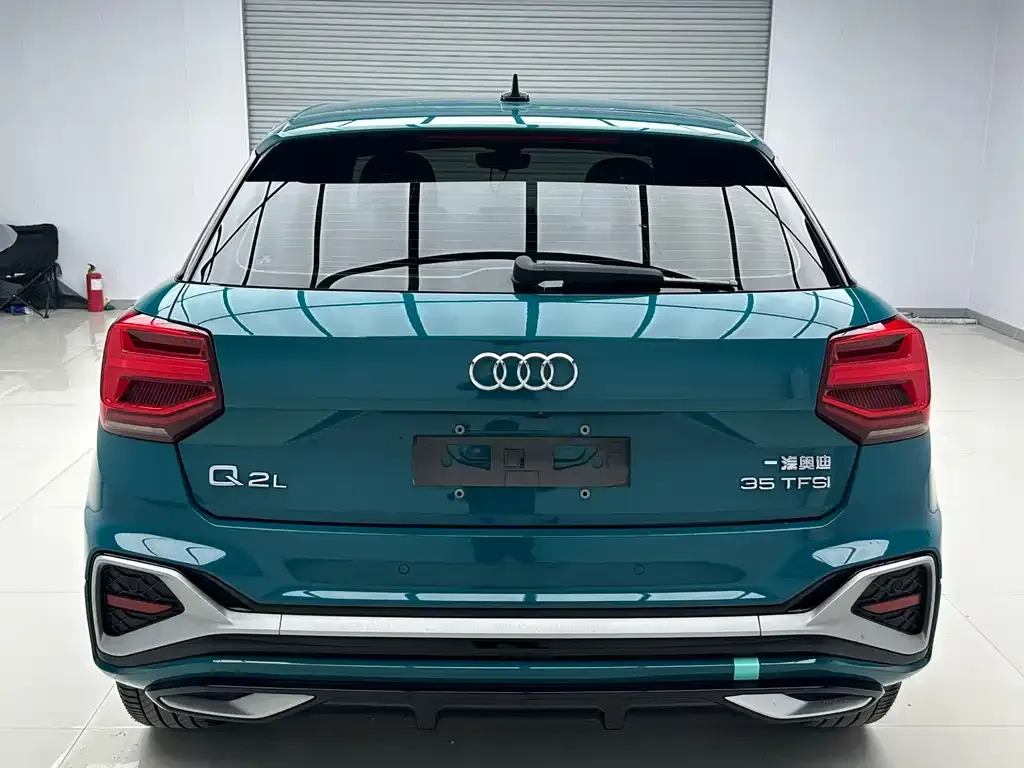 Audi Q2L — фото 8
