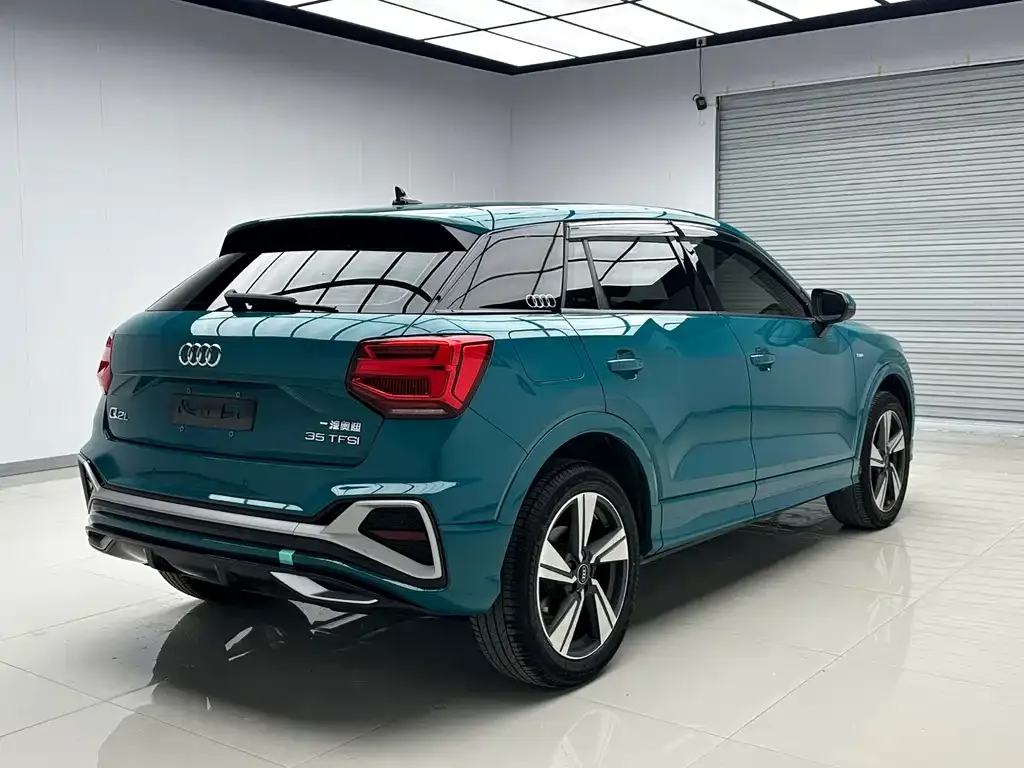 Audi Q2L — фото 6