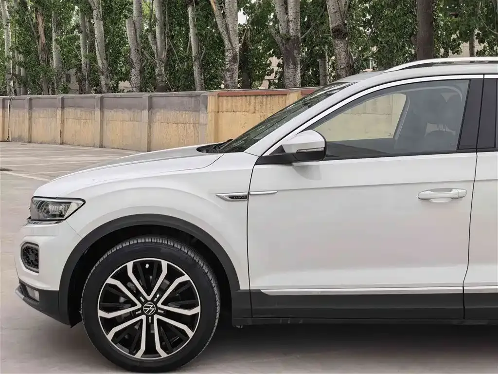 Volkswagen T-Roc — фото 5