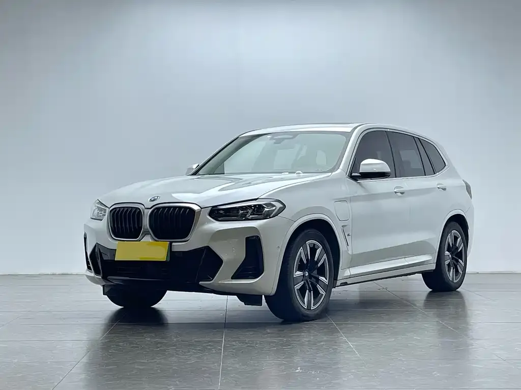 BMW iX3 — фото 1