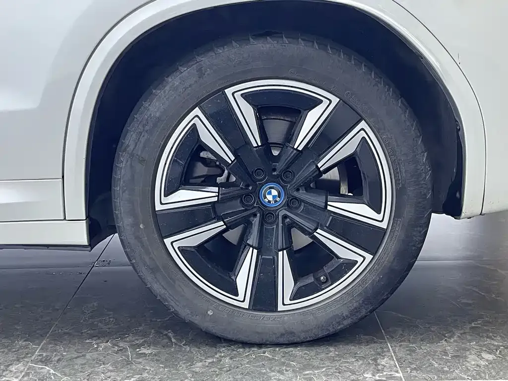 BMW iX3 — фото 4